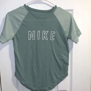 nike t-shirt